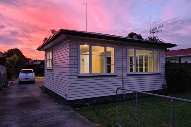 Photo of property in 10 Chester Crescent, West End, Palmerston North, 4410