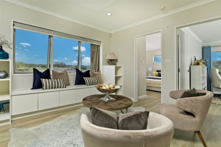 Photo of property in 1 Van Rixel Drive, Kumeu, 0810