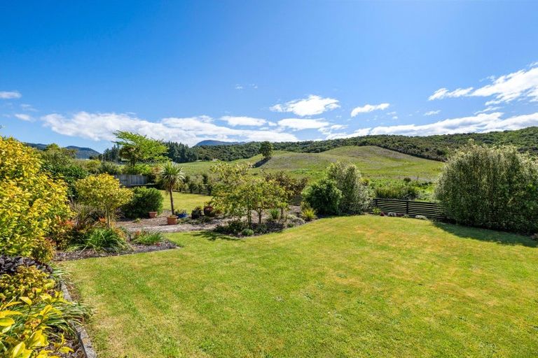 Photo of property in 11 Glentui Place, Waikawa, Picton, 7220