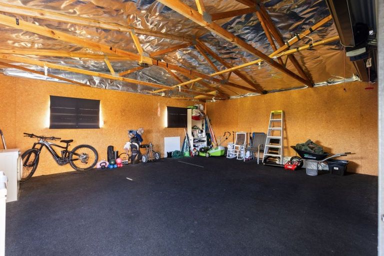 Photo of property in 16 Gladys Place, Kelvin Grove, Palmerston North, 4414