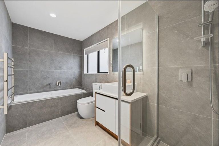 Photo of property in 3b Cardiff Road, Pakuranga, Auckland, 2010