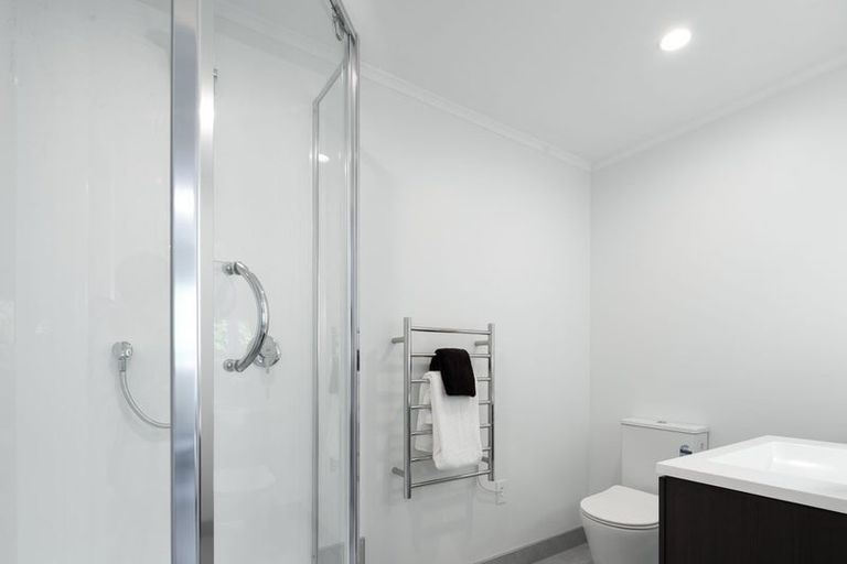 Photo of property in 112b Roberts Road, Te Atatu South, Auckland, 0610