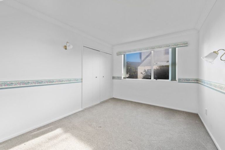 Photo of property in 43 Aotea Crescent, Gore, 9710