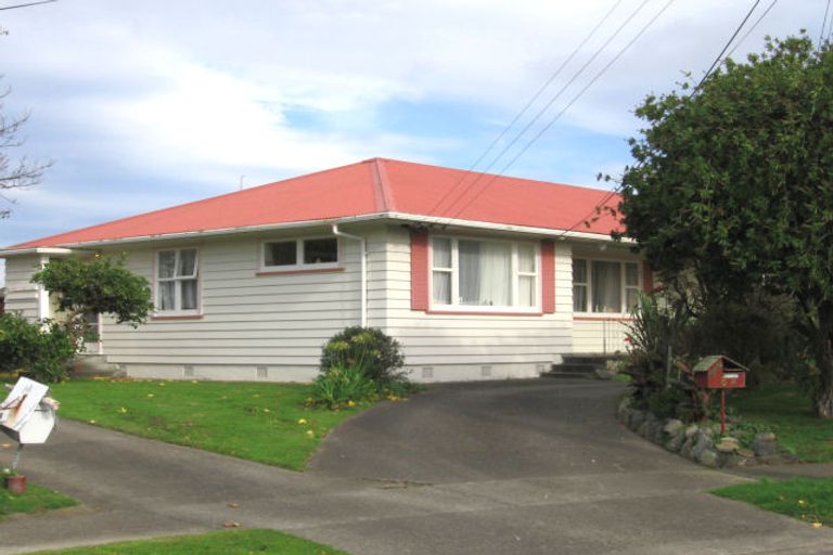Photo of property in 8 Barsi Grove, Avalon, Lower Hutt, 5011