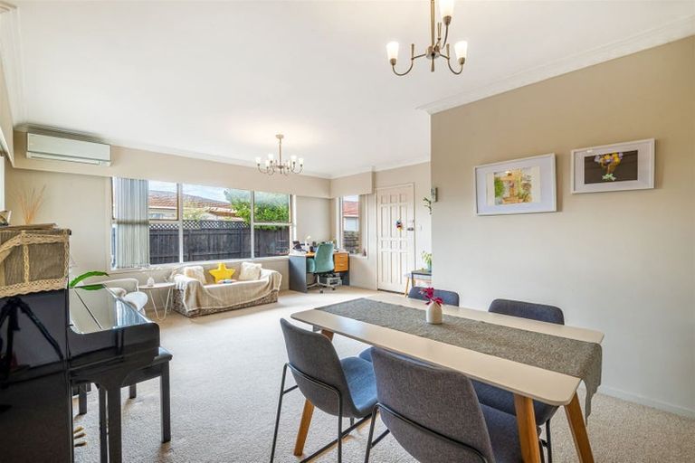 Photo of property in 2/39 Eversleigh Road, Belmont, Auckland, 0622