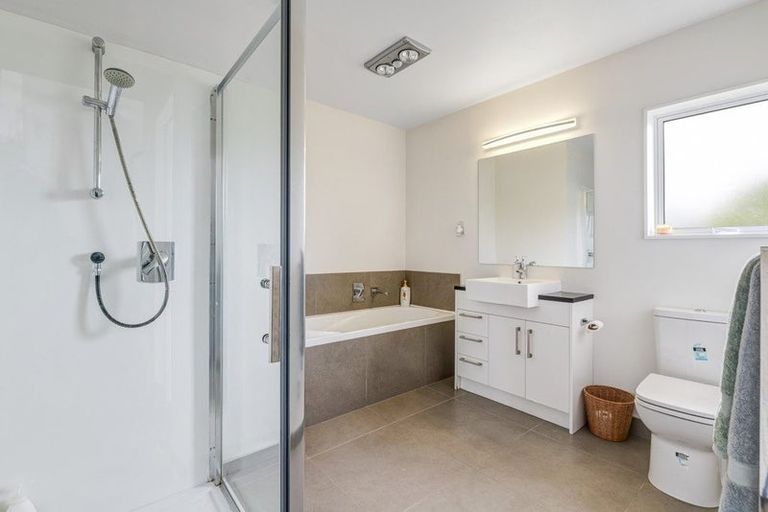 Photo of property in 1 Lancewood Lane, Kaukapakapa, Helensville, 0875