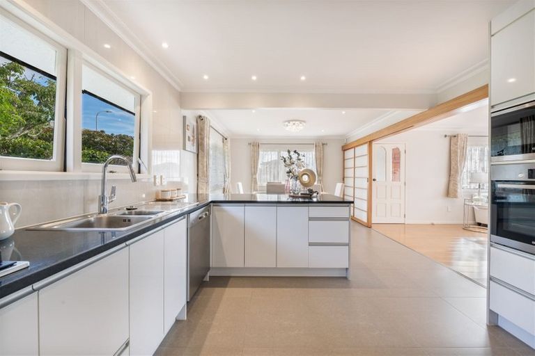 Photo of property in 7 Santa Monica Place, Goodwood Heights, Auckland, 2105