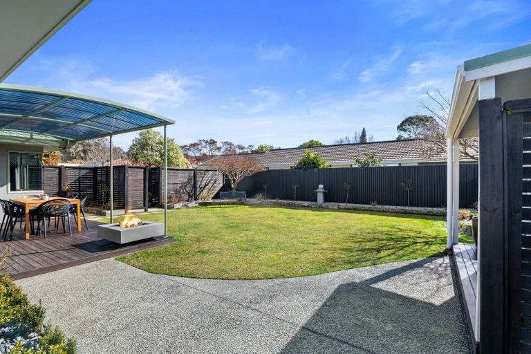 Photo of property in 14 Capricorn Place, Kawaha Point, Rotorua, 3010