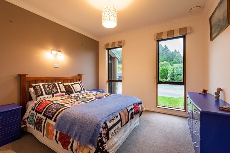 Photo of property in 104 Bing Lucas Drive, Tawa, Wellington, 5028