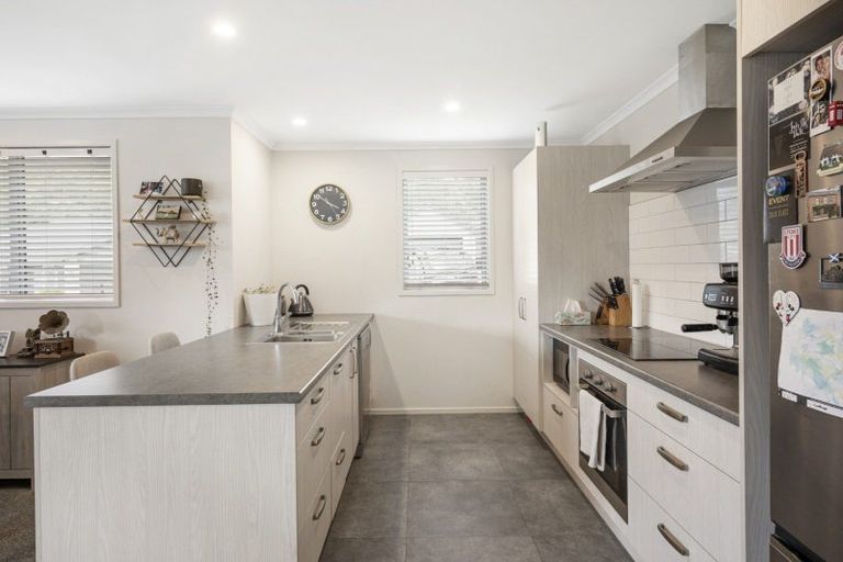 Photo of property in 10 Pakanga Grove, Pyes Pa, Tauranga, 3112