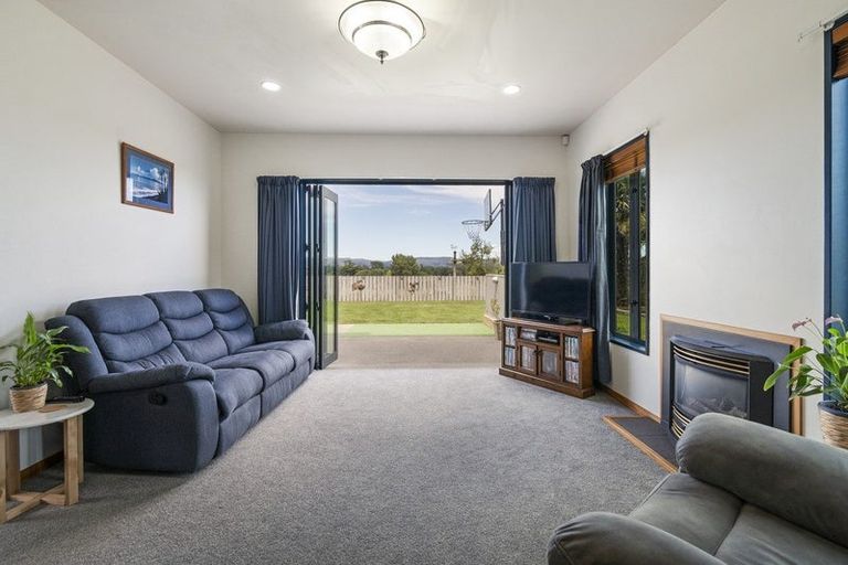 Photo of property in 55 Royal Oak Drive, Kelvin Grove, Palmerston North, 4414