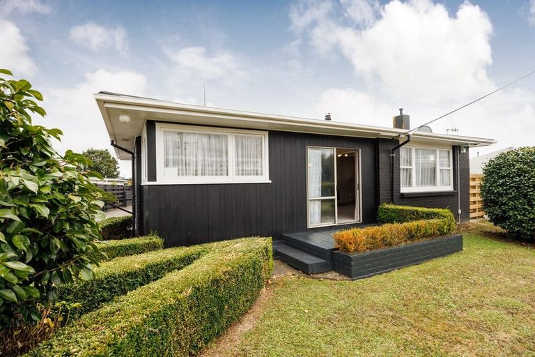 Photo of property in 6 Churchill Avenue, Feilding, 4702