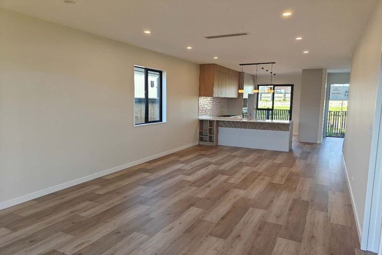 Photo of property in 14 Coopworth Street, Karaka, 2580