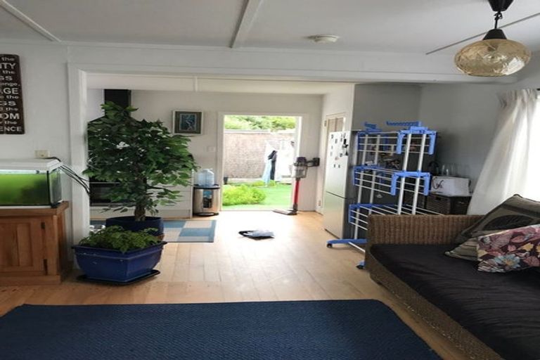 Photo of property in 47 The Esplanade, Eastern Beach, Auckland, 2012