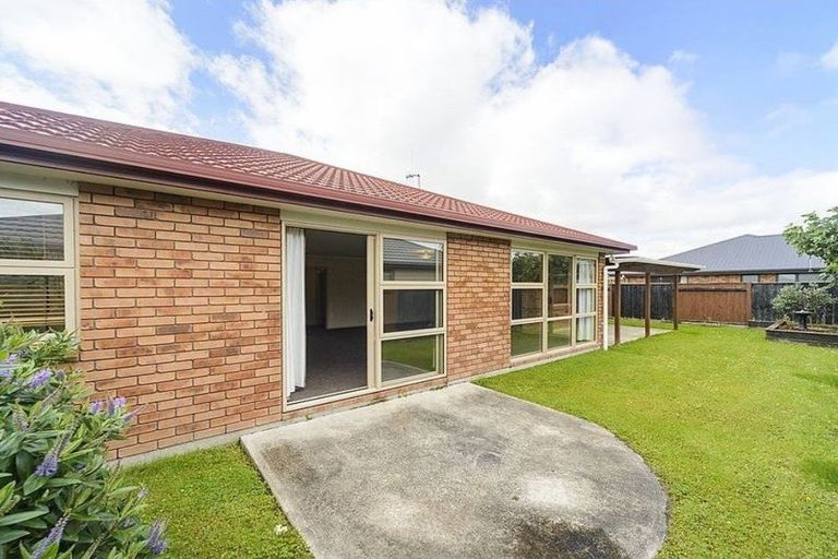 Photo of property in 7 Angelina Way, Kelvin Grove, Palmerston North, 4414