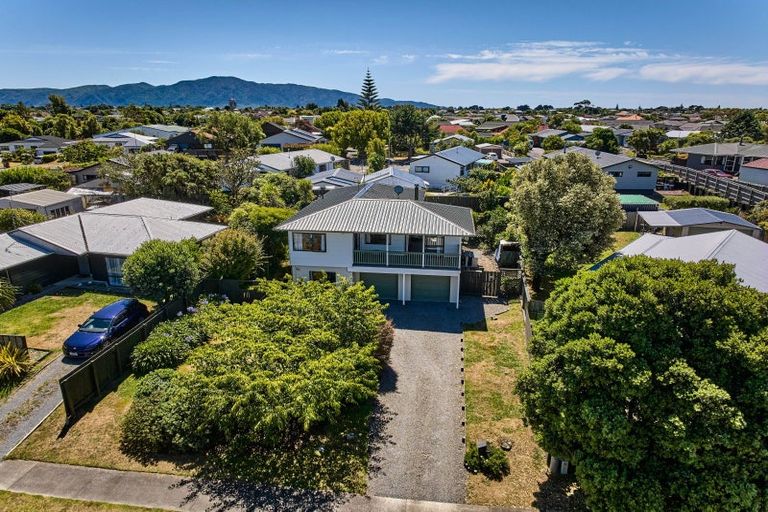 Photo of property in 8 Ross Grove, Paraparaumu, 5032