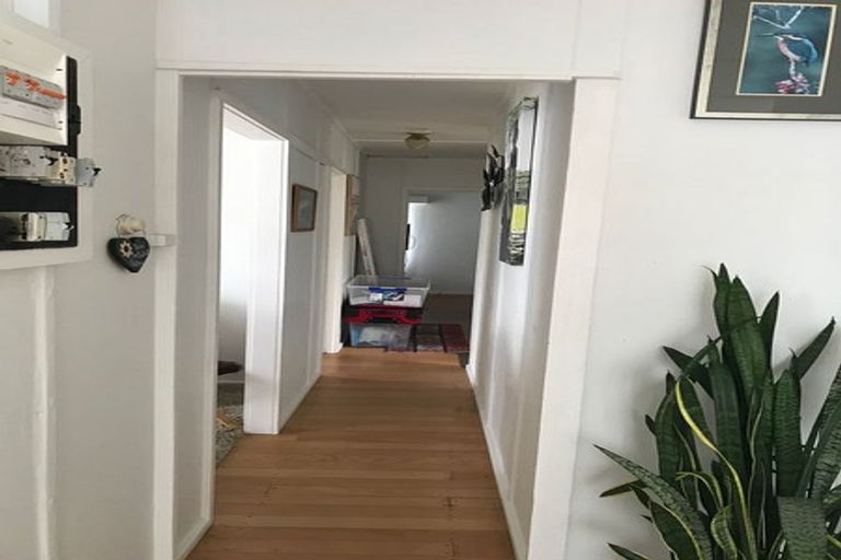 Photo of property in 47 The Esplanade, Eastern Beach, Auckland, 2012