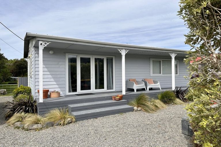 Photo of property in 1 Farrier Grove, Featherston, 5710