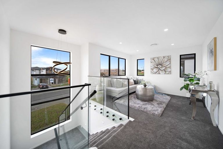 Photo of property in 9 Korowhiti Road, Clarks Beach, 2122