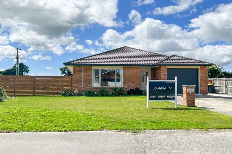 Photo of property in 6 Madison Street, Carterton, 5713