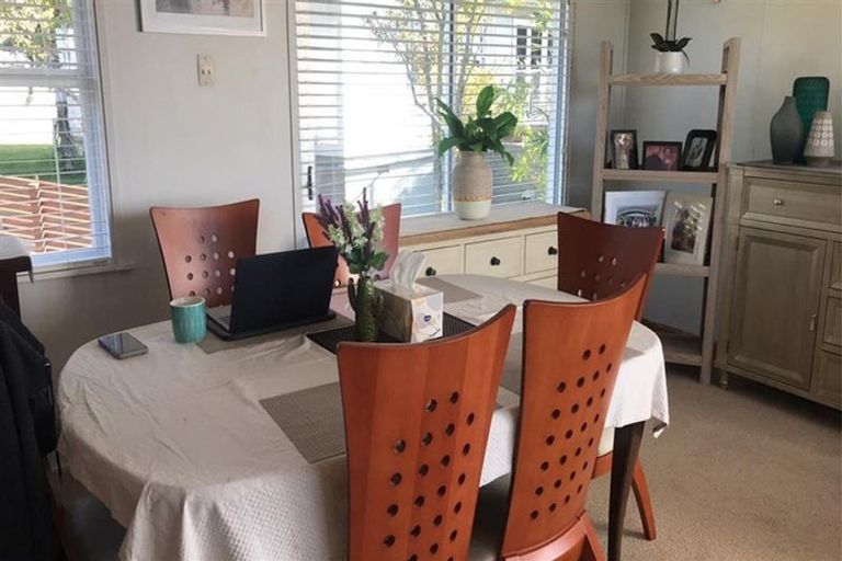 Photo of property in 21 Montana Avenue, Murrays Bay, Auckland, 0630