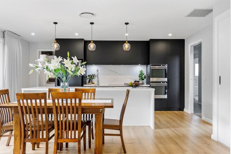 Photo of property in 6 Old Stone Lane, Cracroft, Christchurch, 8022