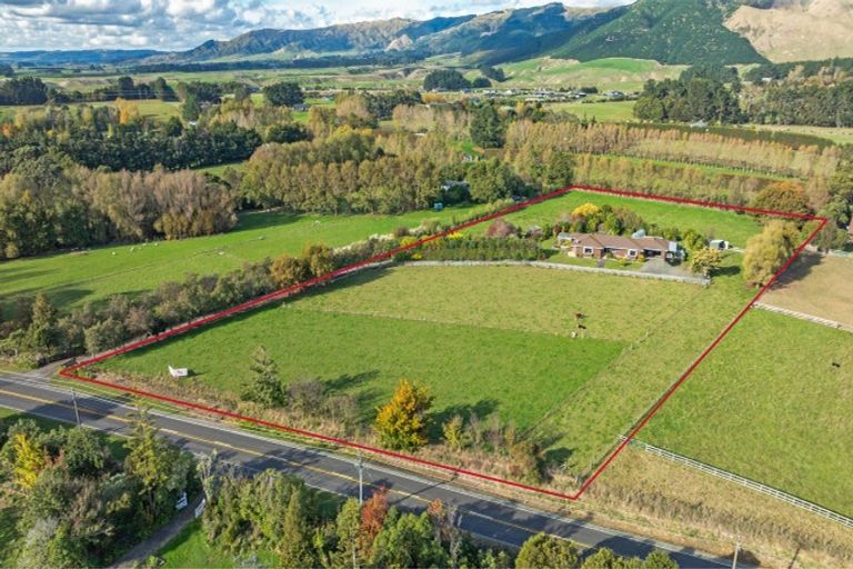 Photo of property in 840 Makerua Road, Tokomaru, Palmerston North, 4474
