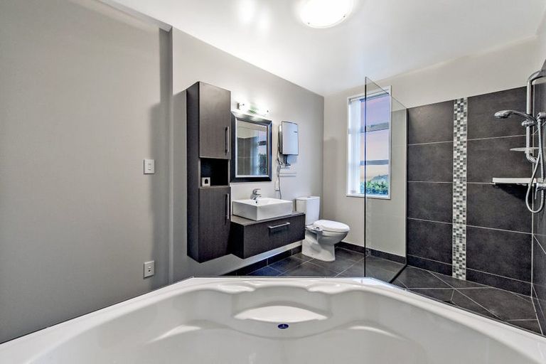 Photo of property in 2 Redcliffs View Lane, Redcliffs, Christchurch, 8081