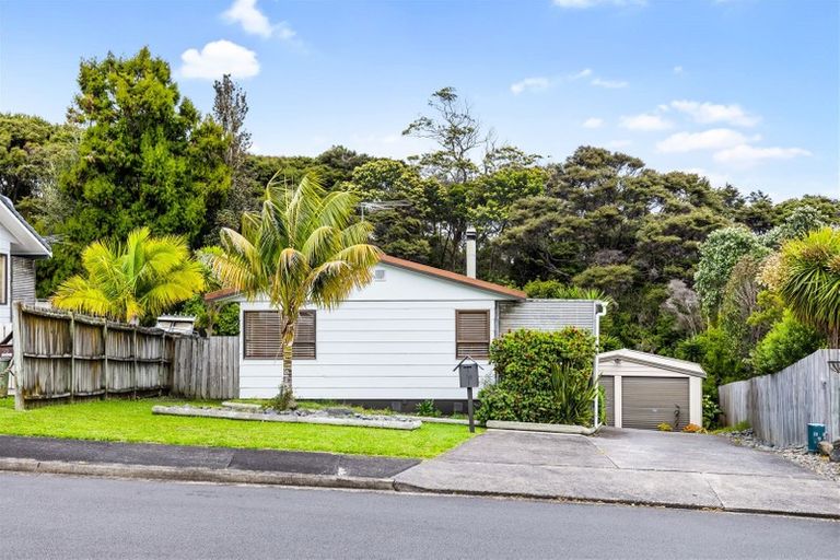 Photo of property in 16 Thistledew Place, Bayview, Auckland, 0629