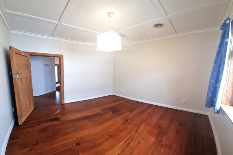 Photo of property in 122a Apu Crescent, Lyall Bay, Wellington, 6022
