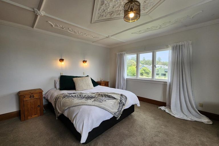 Photo of property in 6 Ridge Lane, New Plymouth, 4310