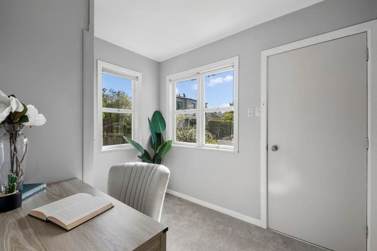 Photo of property in 20a Corunna Road, Milford, Auckland, 0620