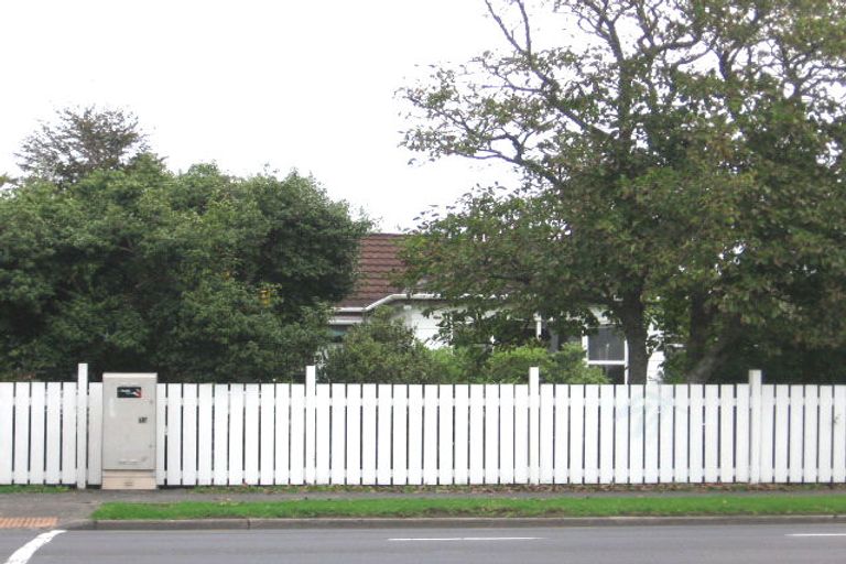 Photo of property in 14 Lincoln Road, Henderson, Auckland, 0610