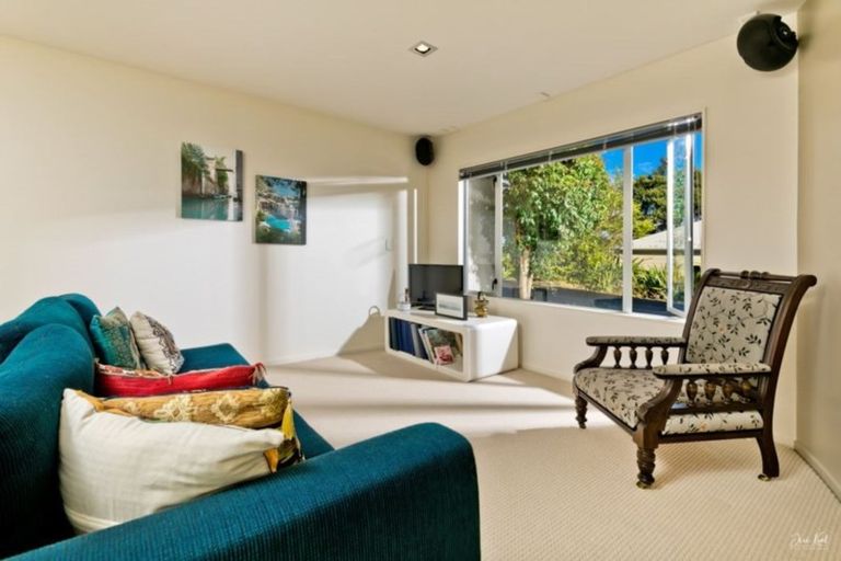Photo of property in 19 Pitoitoi Avenue, Greenhithe, Auckland, 0632