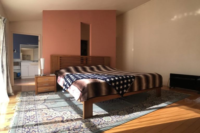 Photo of property in 21 Jacanas Place, Unsworth Heights, Auckland, 0632