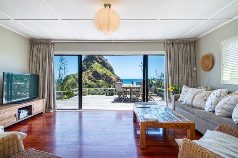 Photo of property in 20 Garden Road, Piha, 0772