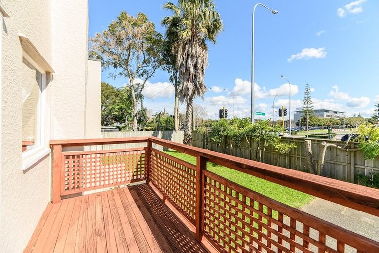 Photo of property in 1/18 Northcote Road, Takapuna, Auckland, 0622
