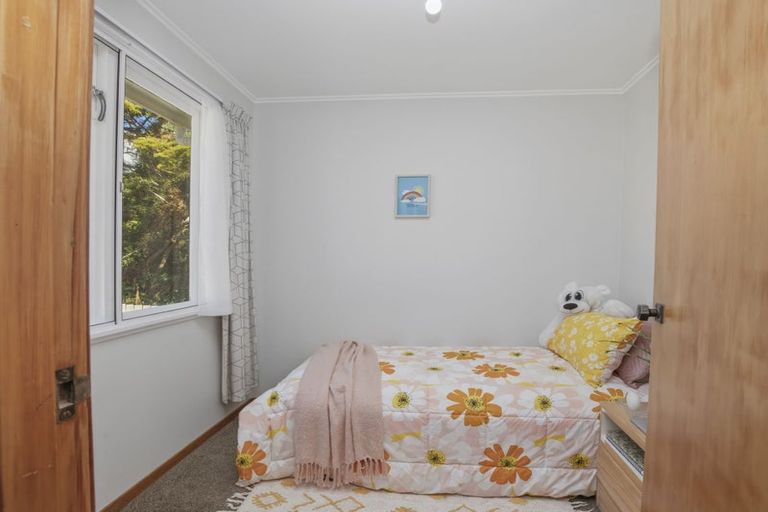Photo of property in 8a-8b Devon Place, Cannons Creek, Porirua, 5024
