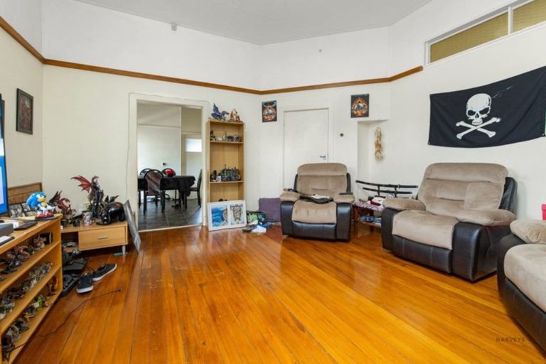 Photo of property in 17 Awaroa Road, Sunnyvale, Auckland, 0612