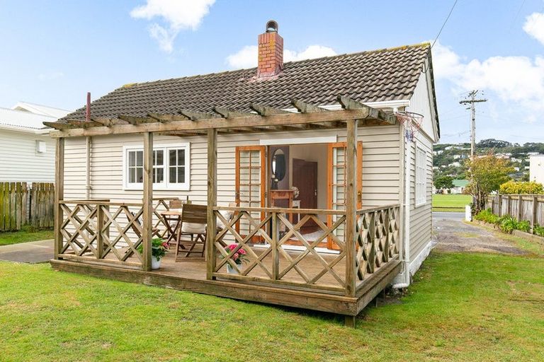 Photo of property in 8 Crawford Green, Miramar, Wellington, 6022