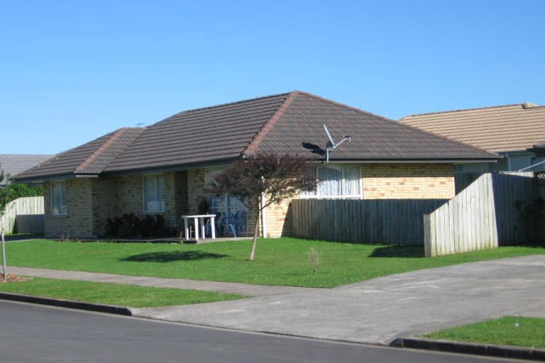 Photo of property in 12 Frank Bunce Grove, Flat Bush, Auckland, 2019