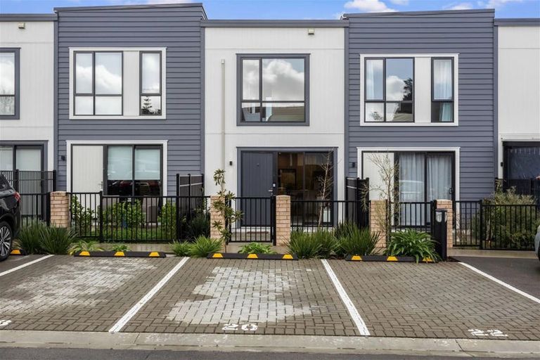 Photo of property in 18 Patariki Way, Beach Haven, Auckland, 0626
