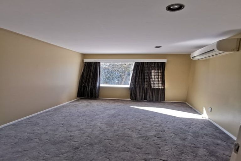 Photo of property in 17 Bateman Avenue, Bryndwr, Christchurch, 8053