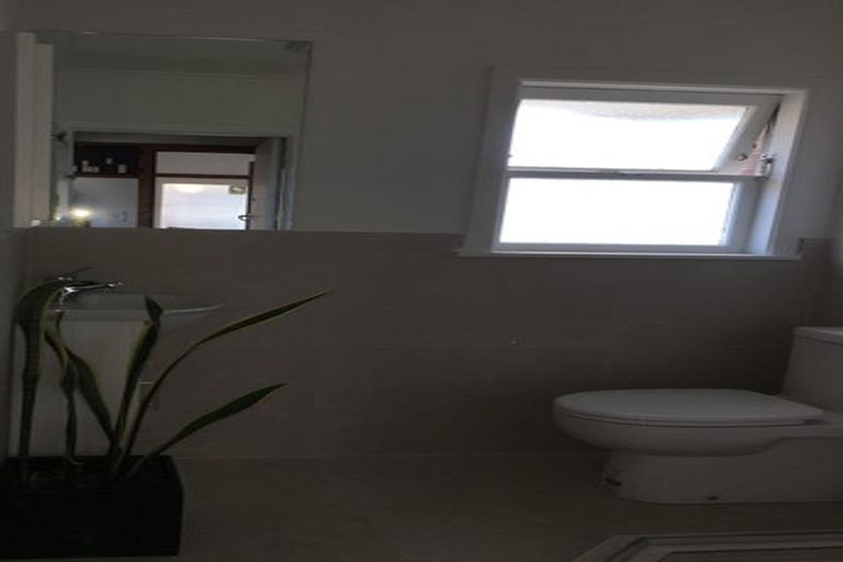 Photo of property in 2/58 Taharoto Road, Takapuna, Auckland, 0622