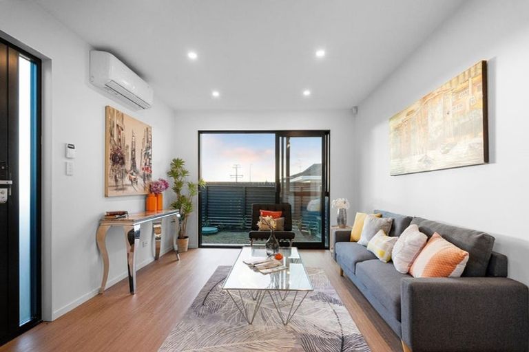 Photo of property in 37b Flanshaw Road, Te Atatu South, Auckland, 0610