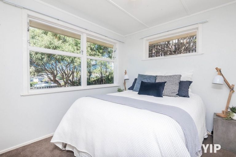 Photo of property in 18 Jane Grove, Paparangi, Wellington, 6037