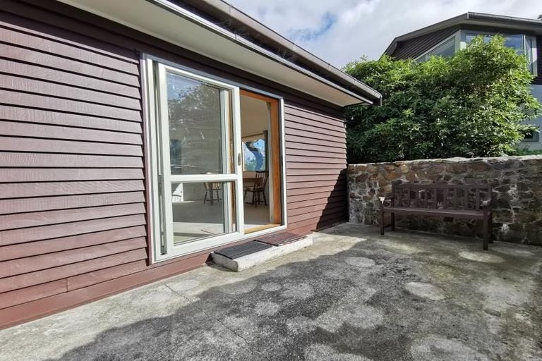 Photo of property in 92 Nicholson Road, Khandallah, Wellington, 6035