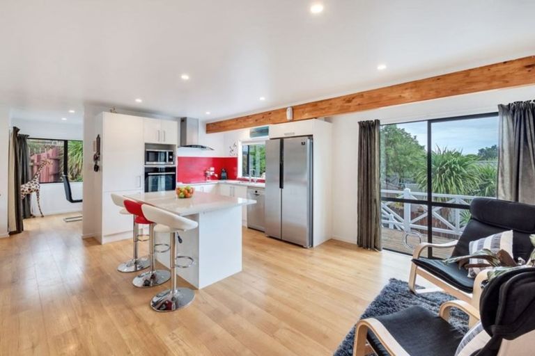 Photo of property in 50 Rhinevale Close, Henderson, Auckland, 0612