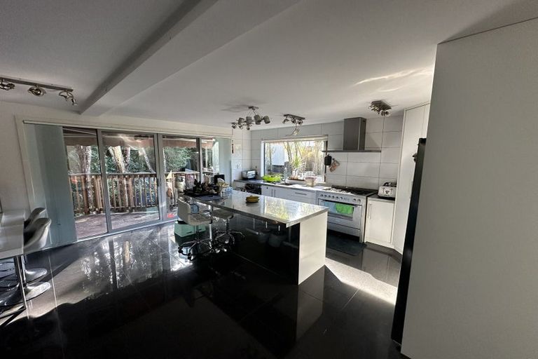 Photo of property in 51e Rimutaka Place, Titirangi, Auckland, 0604