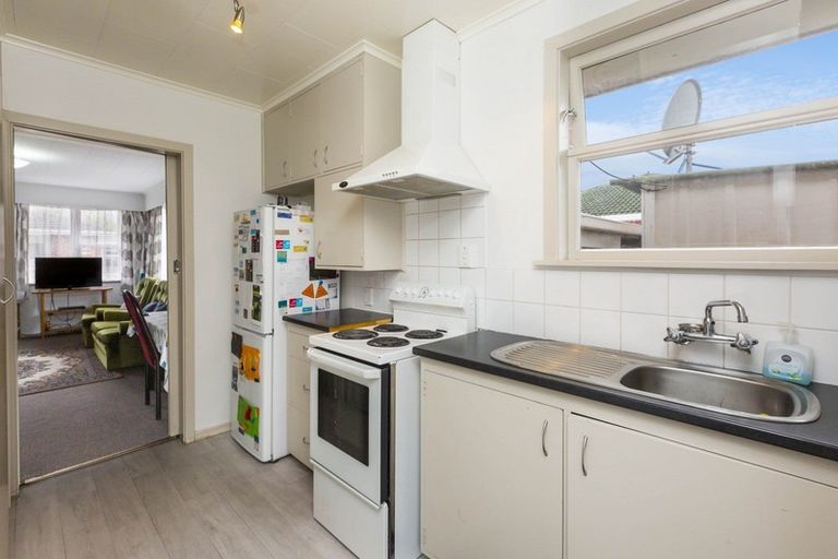 Photo of property in 2/13 Sutherland Avenue, Silverstream, Upper Hutt, 5019